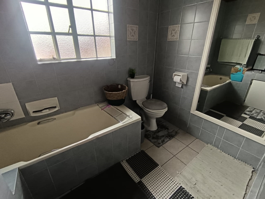 4 Bedroom Property for Sale in Roylglen Gardens Northern Cape